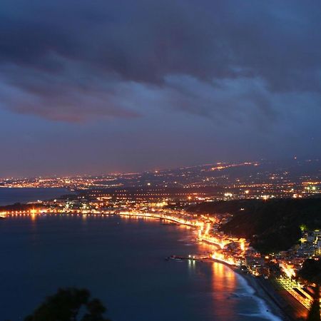 Casa Capri Lägenhet Giardini Naxos Exteriör bild