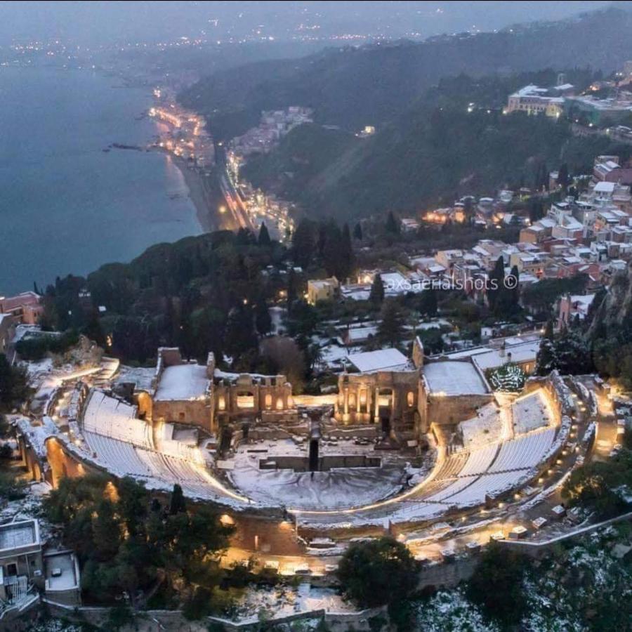Casa Capri Lägenhet Giardini Naxos Exteriör bild