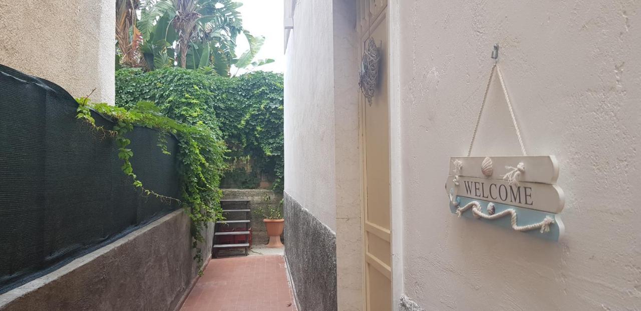 Casa Capri Lägenhet Giardini Naxos Exteriör bild