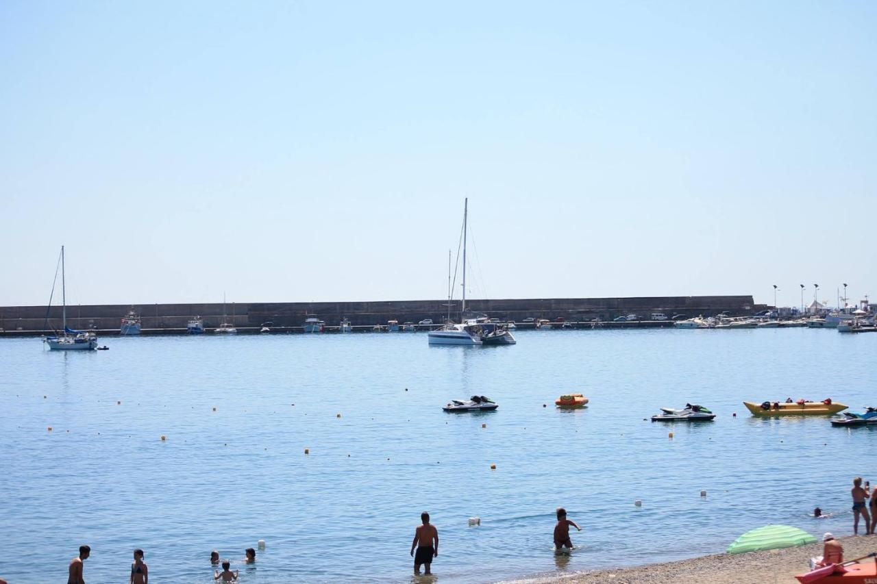 Casa Capri Lägenhet Giardini Naxos Exteriör bild