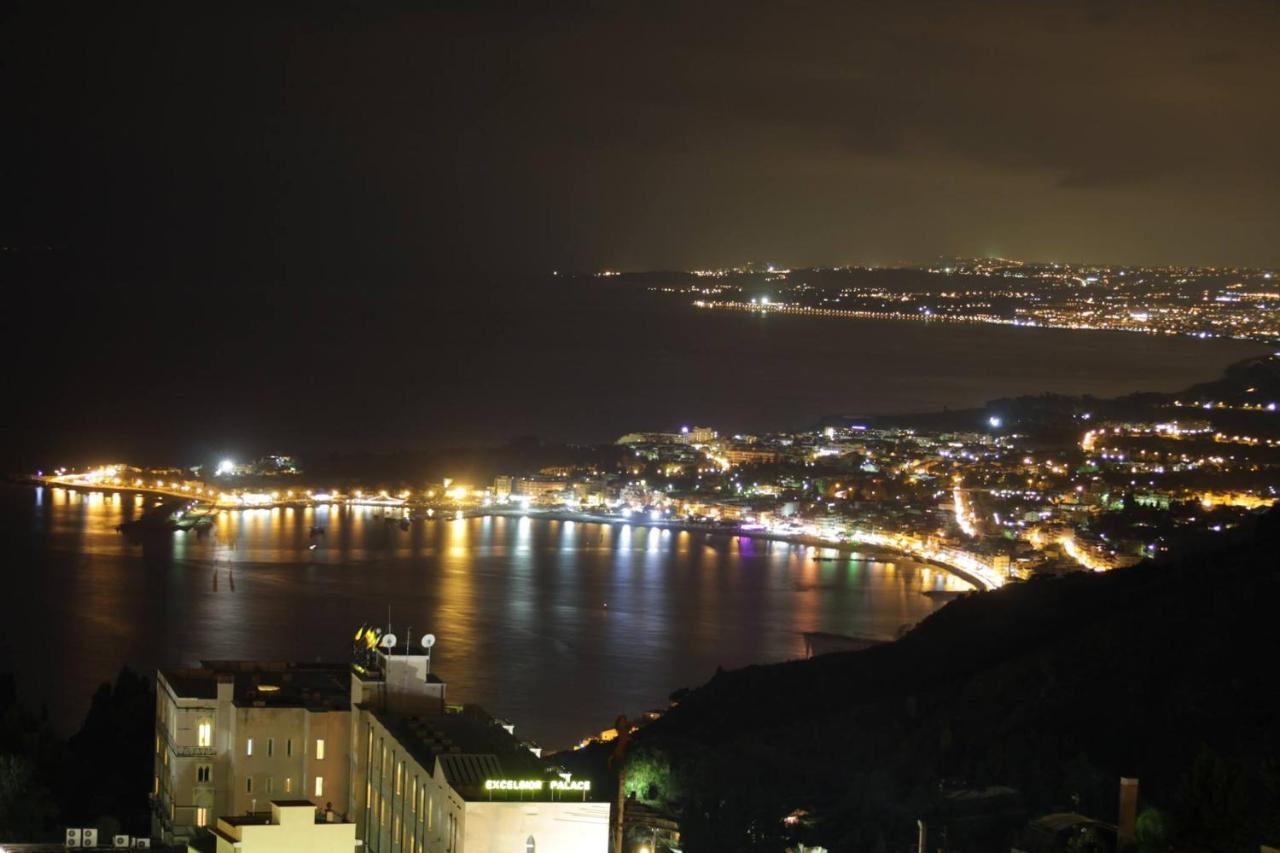 Casa Capri Lägenhet Giardini Naxos Exteriör bild