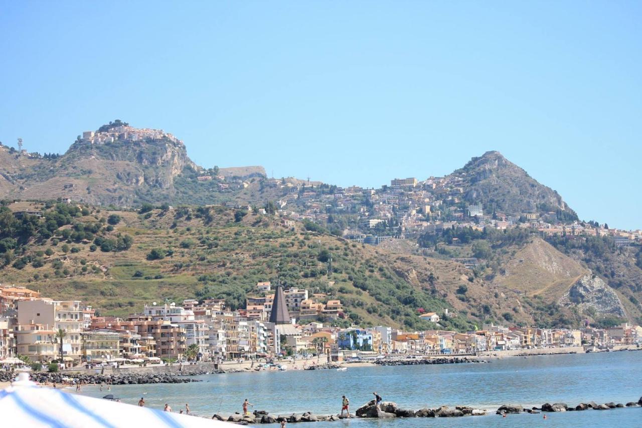 Casa Capri Lägenhet Giardini Naxos Exteriör bild