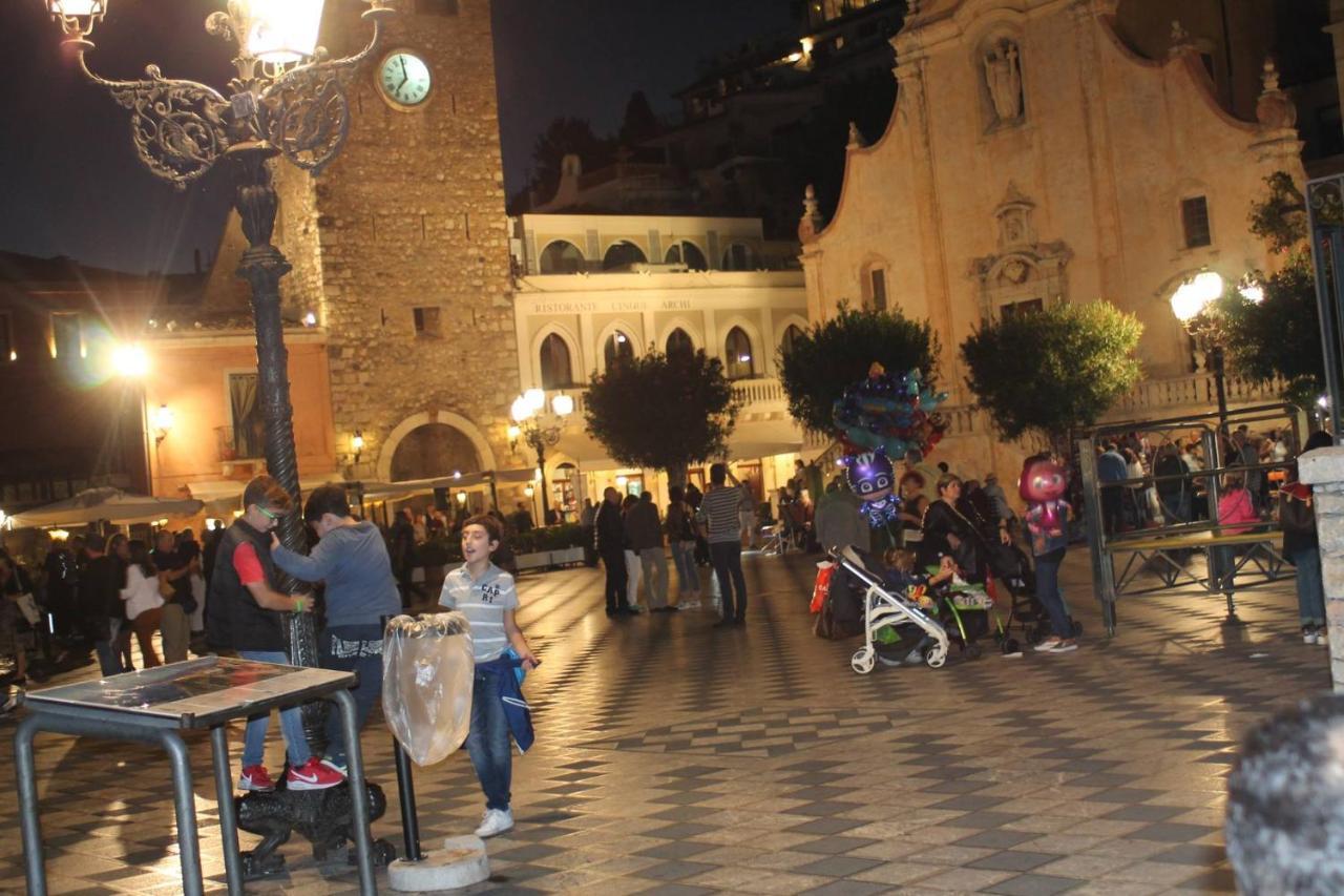 Casa Capri Lägenhet Giardini Naxos Exteriör bild