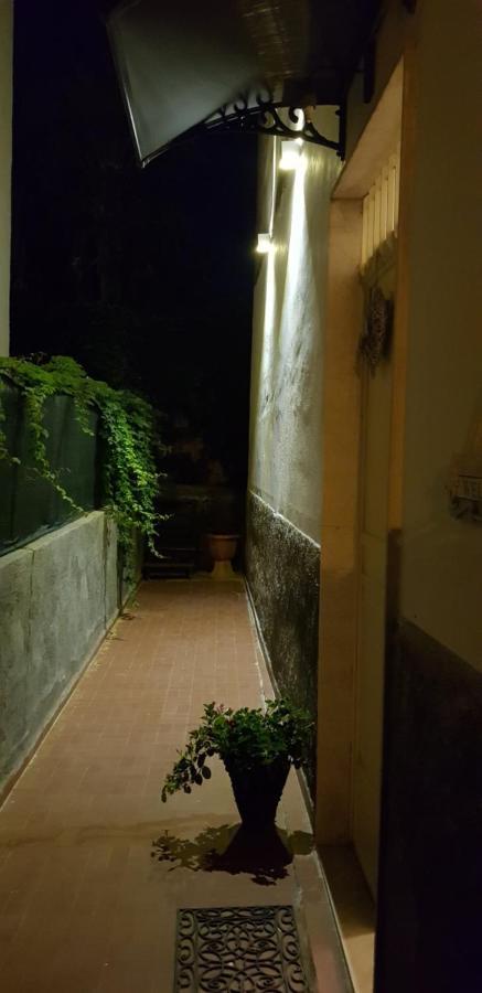 Casa Capri Lägenhet Giardini Naxos Exteriör bild