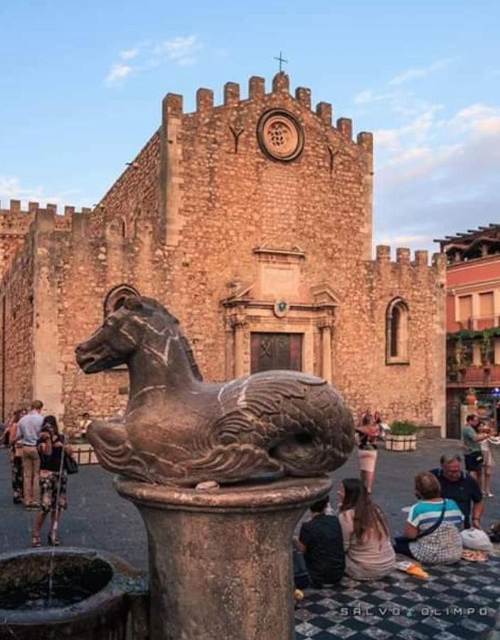 Casa Capri Lägenhet Giardini Naxos Exteriör bild