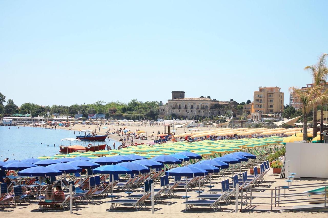 Casa Capri Lägenhet Giardini Naxos Exteriör bild