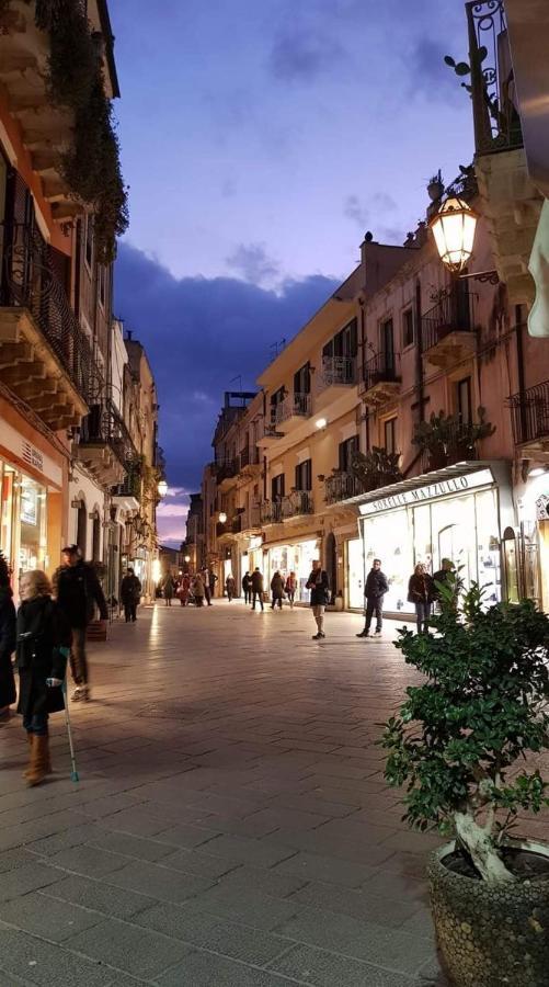 Casa Capri Lägenhet Giardini Naxos Exteriör bild