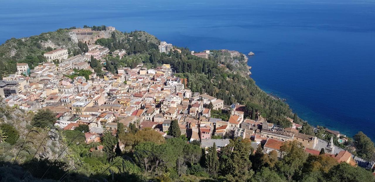 Casa Capri Lägenhet Giardini Naxos Exteriör bild