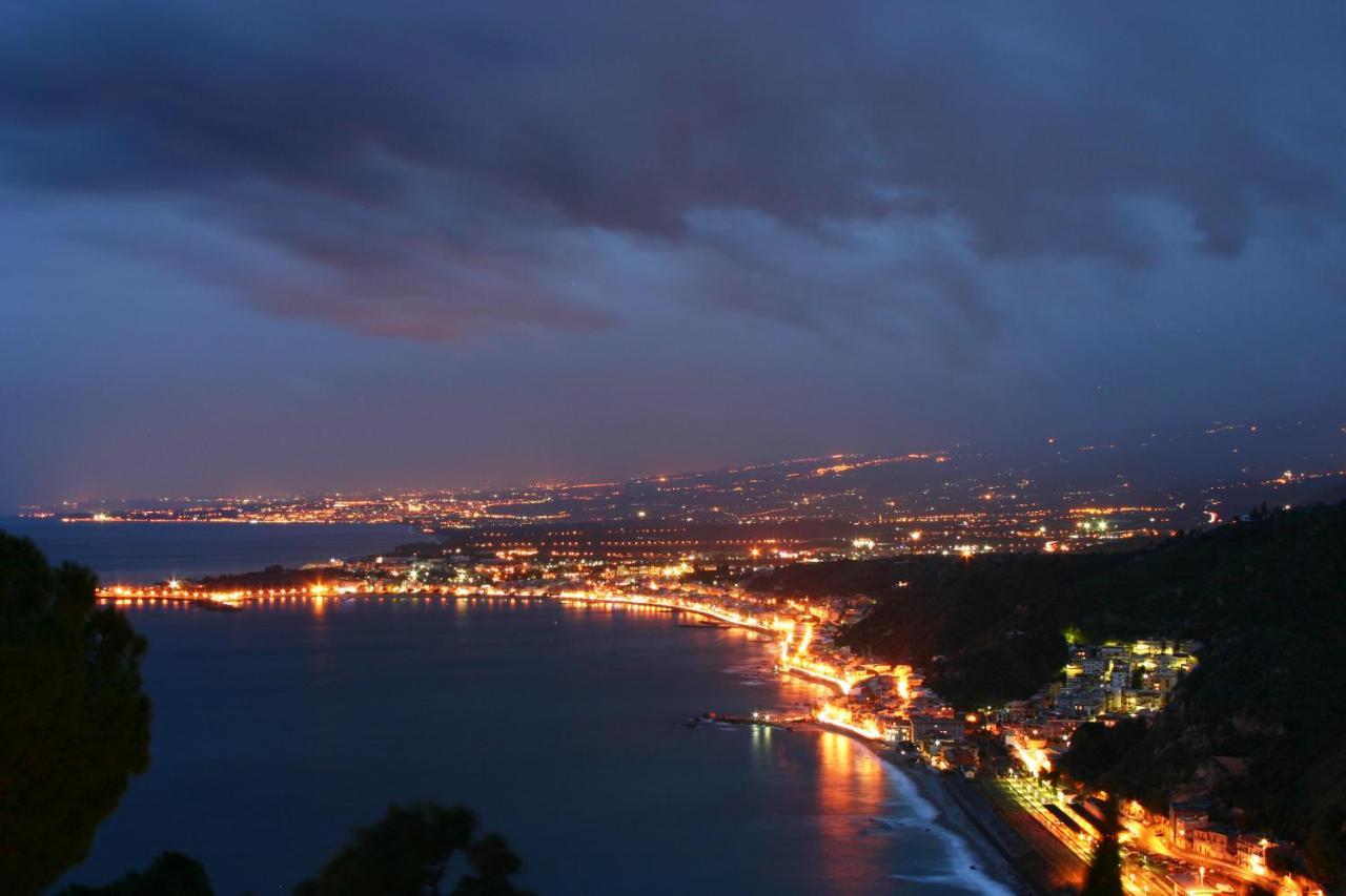 Casa Capri Lägenhet Giardini Naxos Exteriör bild