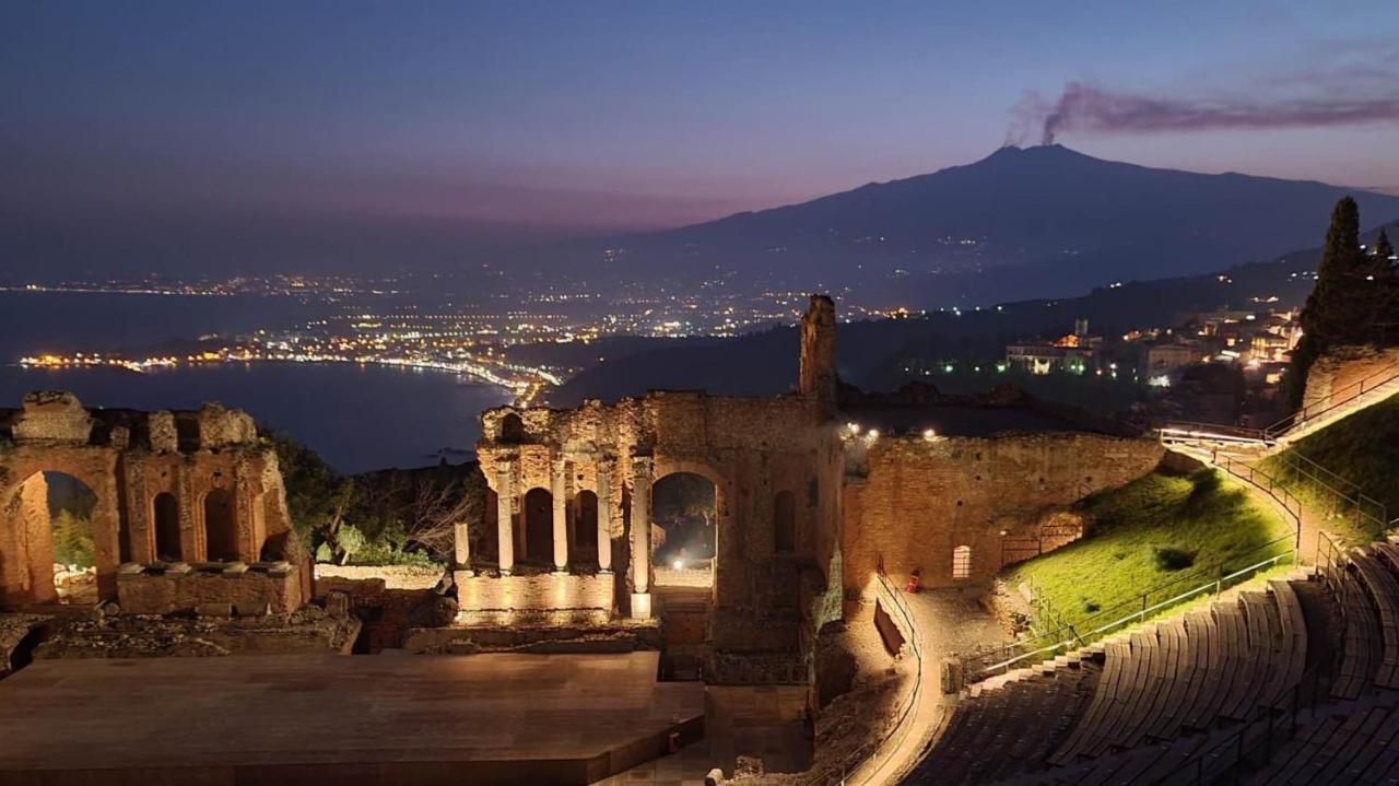 Casa Capri Lägenhet Giardini Naxos Exteriör bild