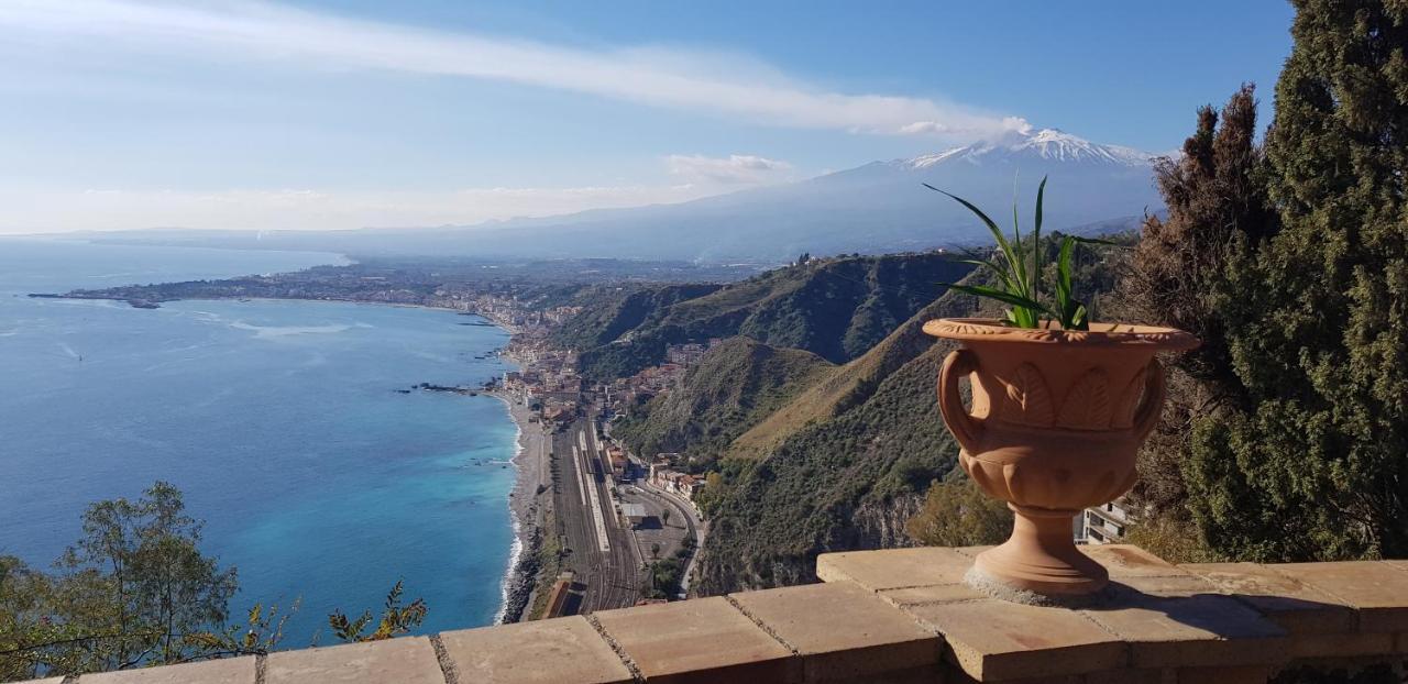 Casa Capri Lägenhet Giardini Naxos Exteriör bild