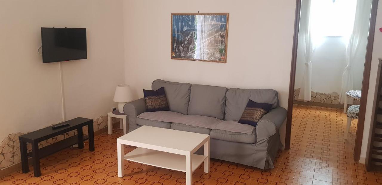 Casa Capri Lägenhet Giardini Naxos Exteriör bild