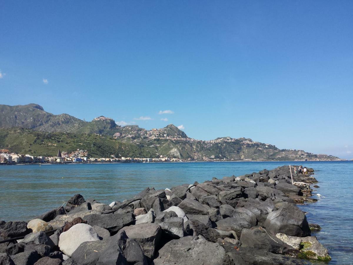 Casa Capri Lägenhet Giardini Naxos Exteriör bild