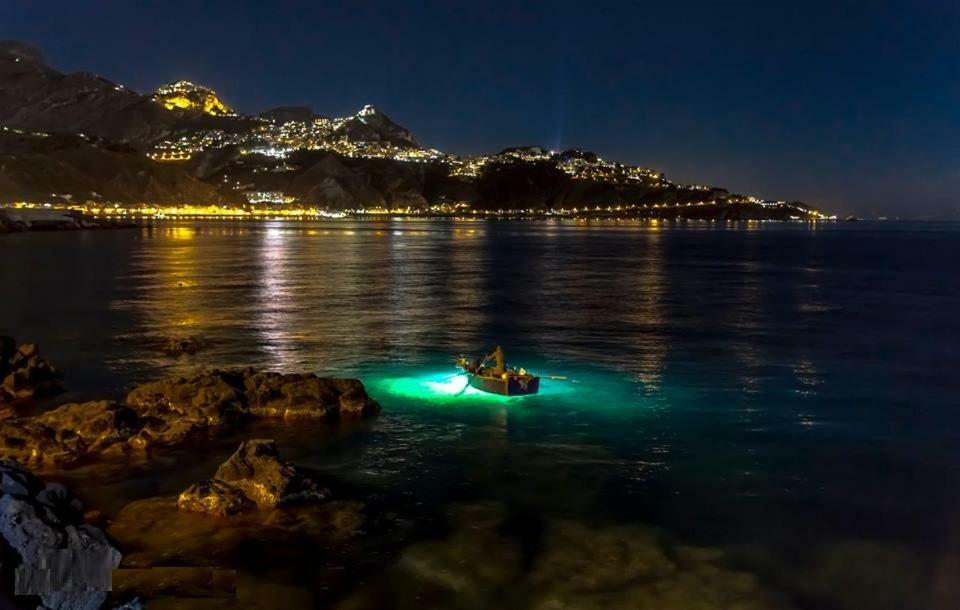 Casa Capri Lägenhet Giardini Naxos Exteriör bild