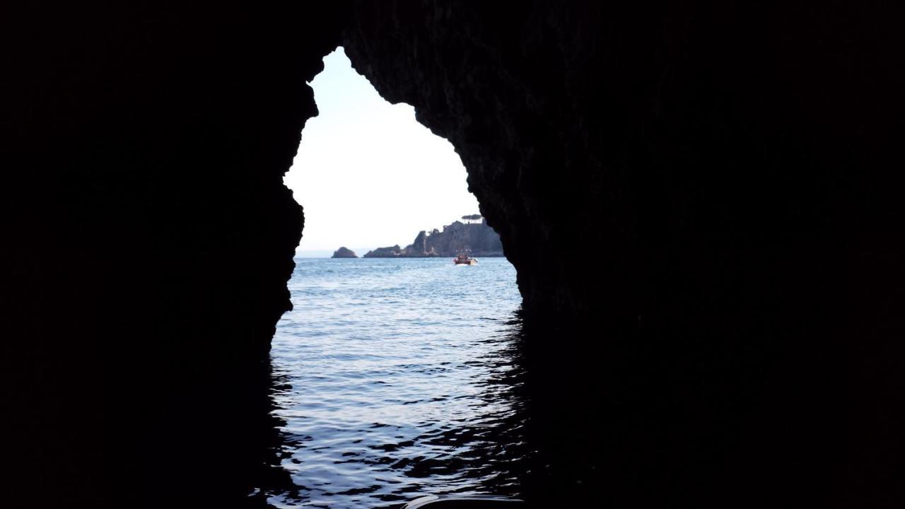 Casa Capri Lägenhet Giardini Naxos Exteriör bild