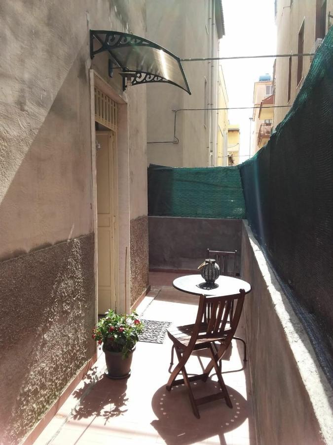 Casa Capri Lägenhet Giardini Naxos Exteriör bild