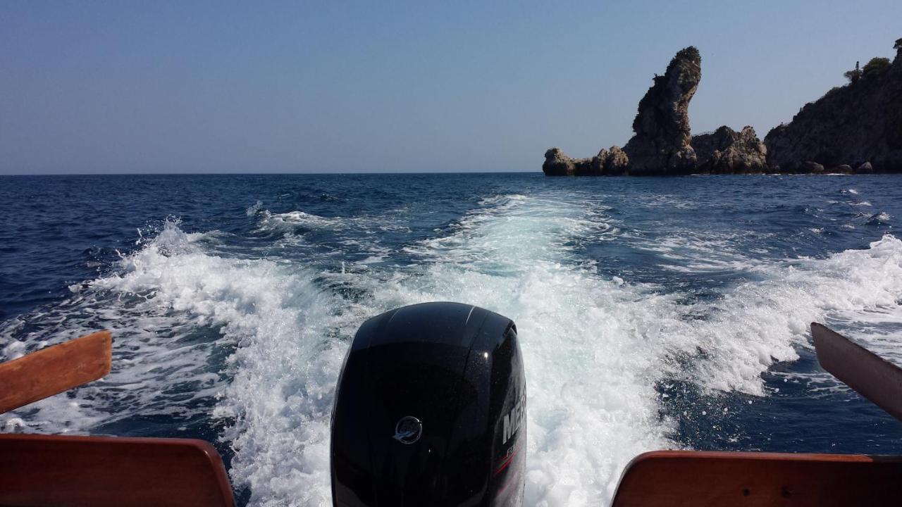 Casa Capri Lägenhet Giardini Naxos Exteriör bild
